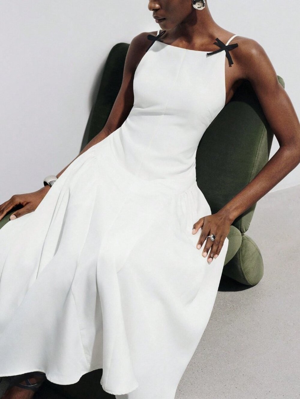 White Casual Women's Minimalist Tailored Ivory Dress - Picture 4 of 7